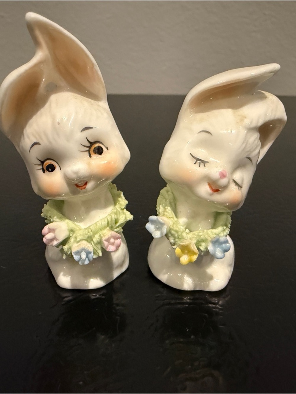 Pair of Vintage Kitsch Porcelain Bunnies Rabbit Figurines Flower Necklaces 1.5”